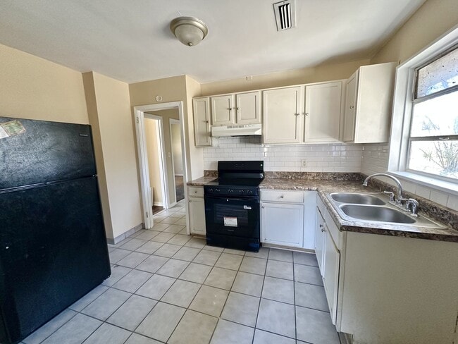 Photo - 408 Midway St