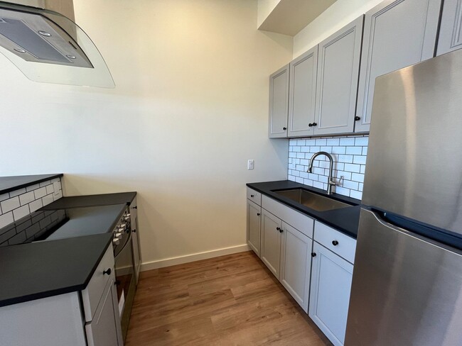 Photo - 1304 Bay St Unit 7