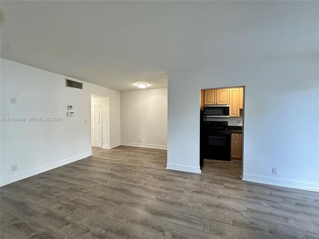 Photo - 1400 NE 56th St Unidad 109
