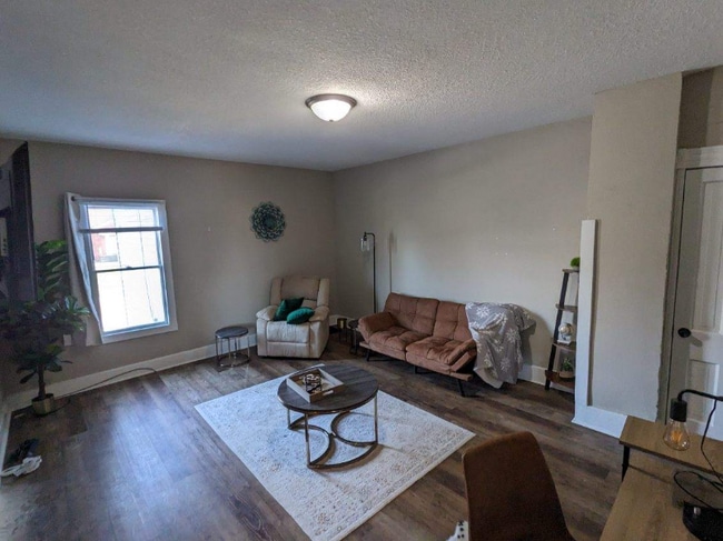 Photo - 902-904 W Locust St Unidad 904