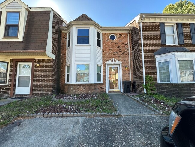 Building Photo - 2-bedroom, 2.5-bath Georgetown Colony Townhouse