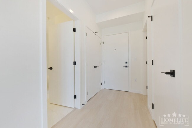 Photo - Stunning 1 Bed + den, 1 Bath Condo for Rent in Clayton Heights, Surrey Unit 519