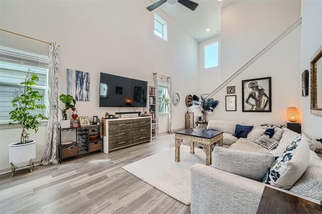 Photo - 8005 Linnie Ln
