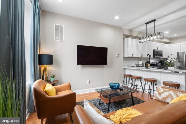 Photo - 2235 E Chase St