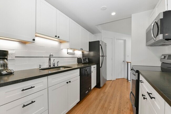 32 Concord Sq Unit 20