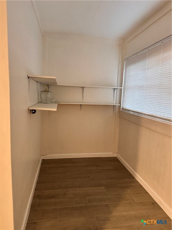 Building Photo - 1706 N Interstate 35 Unit 13 Rental