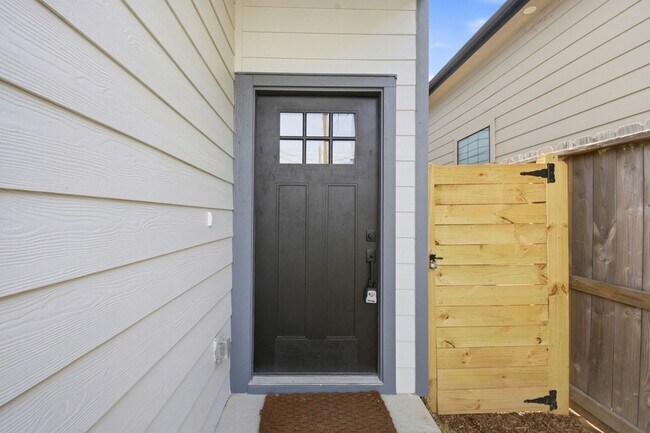 Photo - 3320 Francis St