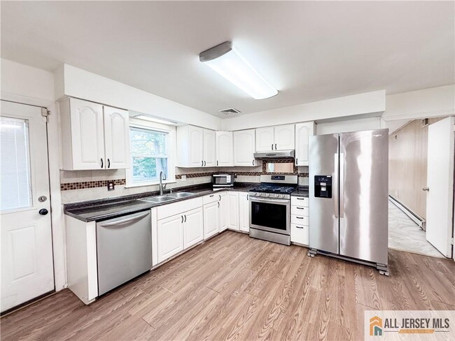 Photo - 742 Grove Ave