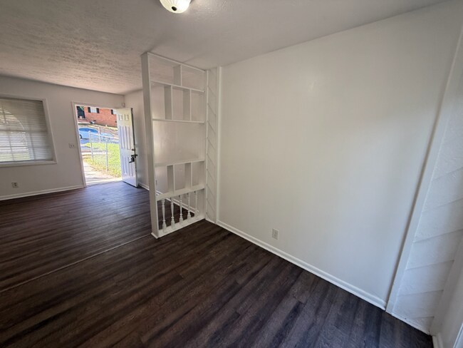 Photo - 1071-1073 Laurel Ln NW Unidad 1071