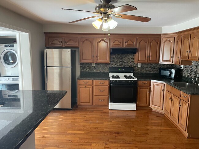 Photo - 161 Bennington St Unidad 1