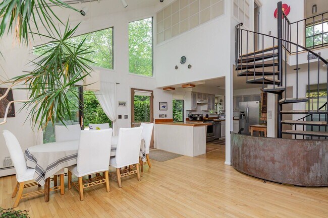 Photo - 46 Spring Close Hwy