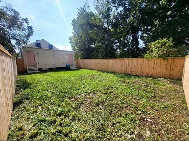 Photo - 1432 Louisa St