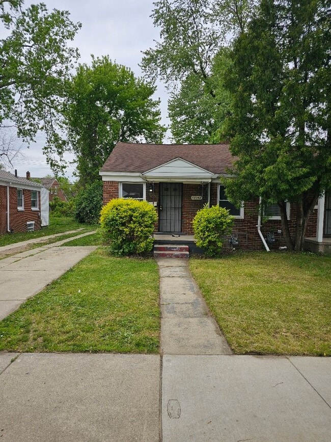 Building Photo - 15143-45 Evergreen Unit 15143 Evergreen
