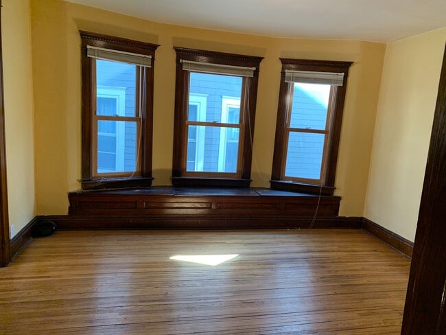 Photo - 75 Inwood Pl Unit Lower