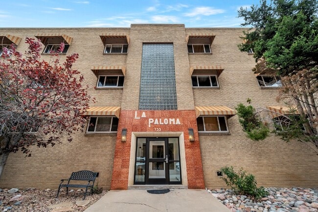 Building Photo - Large two Bed / One bath condo in great Art deco building near Washington park. Unit 104