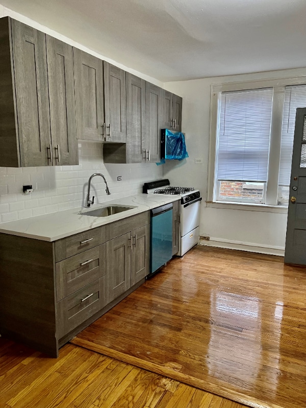 Photo - 5031 N Harding Ave Unidad 3W