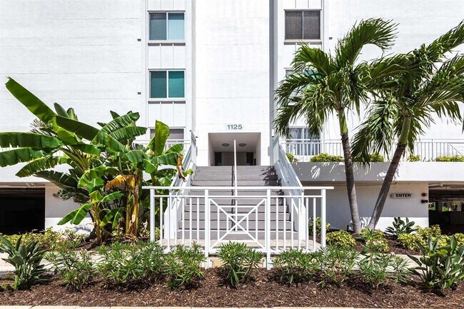 1125 W Peppertree Dr Unit 707