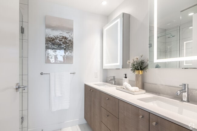 2 chambres, 2 salles de bain - 74 m² - Salle de bain principale - Smith & Farrow Rental Homes