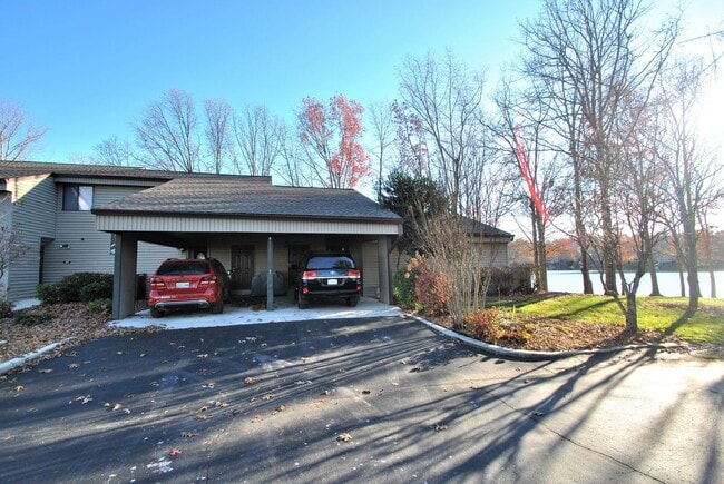 Building Photo - LAKEFRONT AND ONE LEVEL *Utilities Include... Rental