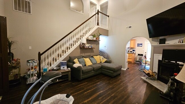 Photo - 265 Darenia Ln