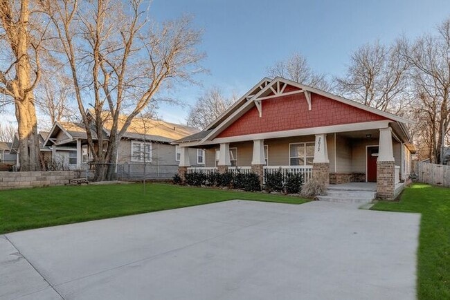 Photo - 3/2 Open And Bright Craftsman!