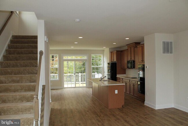 10665 Hinton Wy