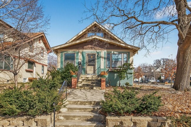 Photo - 4 Bedroom Uptown Luxury Meets Historic Charm!