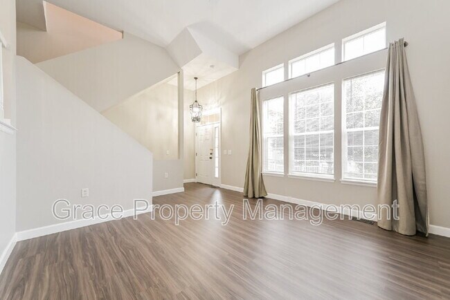Photo - 1495 Red Cliff Way
