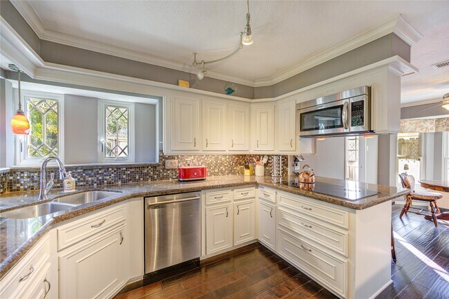 Photo - 22526 Cove Hollow Dr