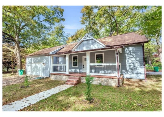 Building Photo - Fully Renovated Ranch-Style Home with Mode...