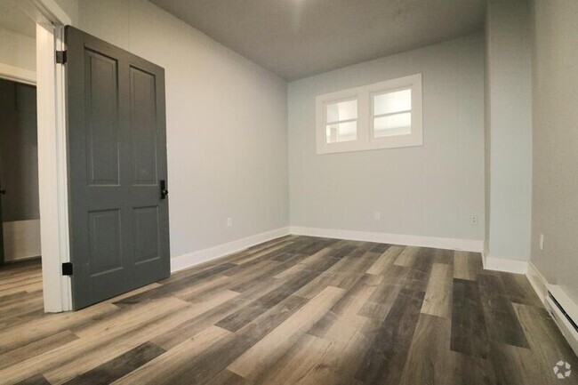 Building Photo - 108 E Huron St Rental