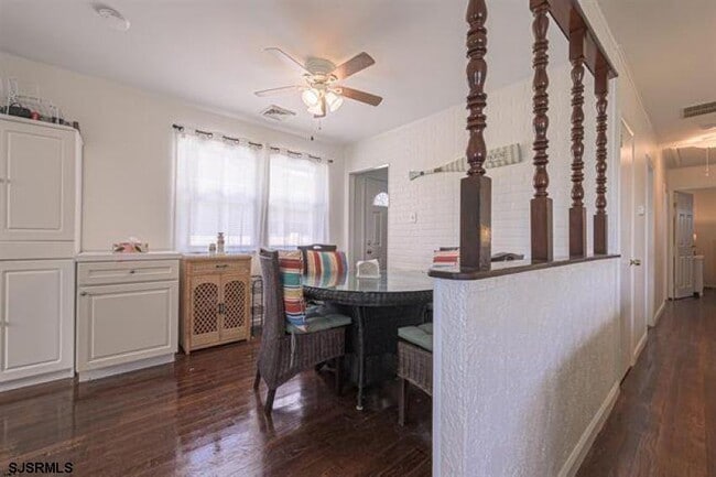 Photo - 303 24th St S