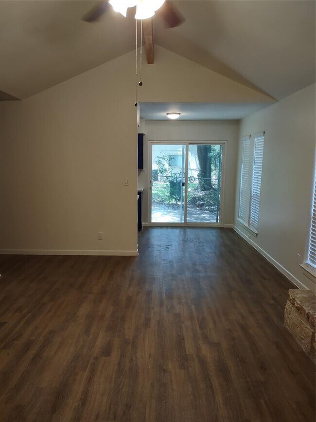 Photo - 5405 Brompton Cir