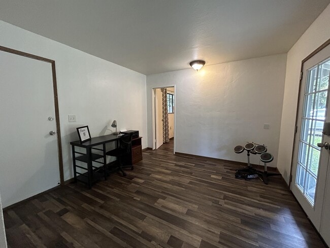 Photo - 15-2024-2024 23rd Ave