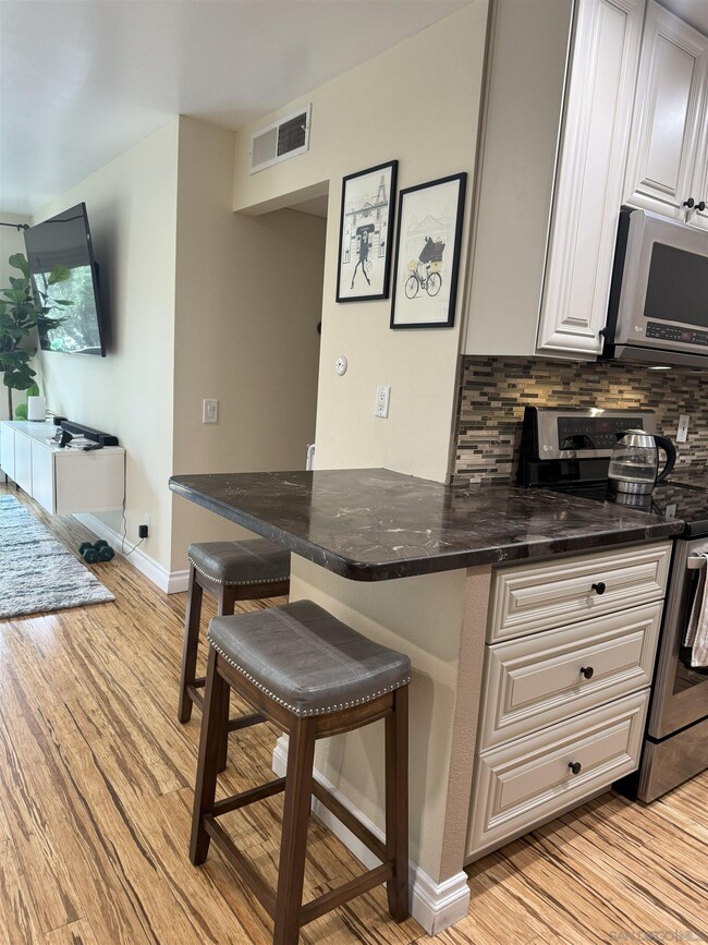 Photo - 6202 Friars Rd Unidad #204