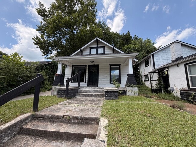 Building Photo - Cute 3 BR 1 BA in Mt Pleasant - Available Immediately!