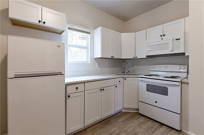 Photo - 987 Dimmock St SW