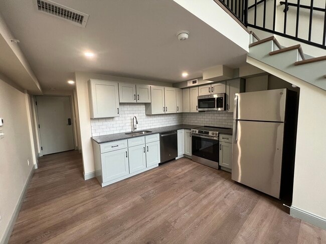 Photo - 160 Seabury St Unit 25