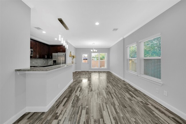 Photo - 4732 Carmen St