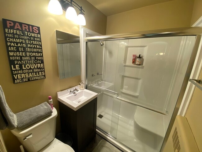 Baño de la unidad C 1 BR - 415 Market St