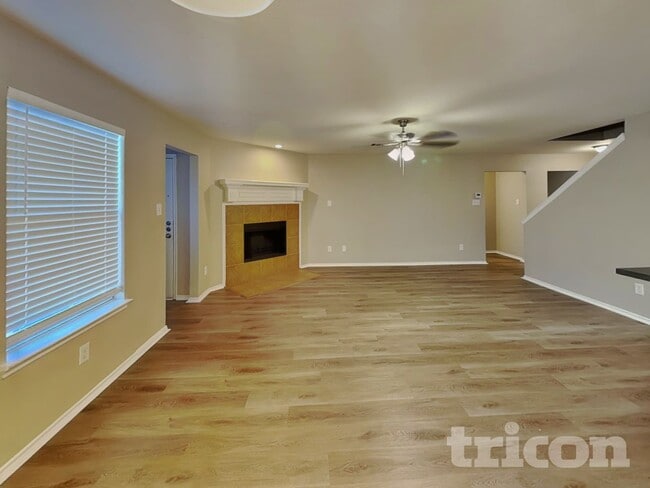 Photo - 834 Smokey Oak Dr