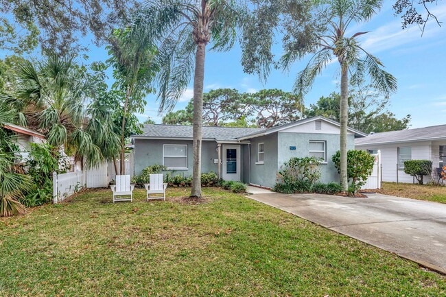Photo - 3 BEDROOM 2 BATHROOM POOL HOME LOCATED IN ST. PETERSBURG