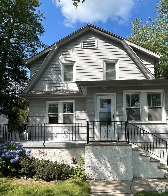 Building Photo - 17 E Meyran Ave Unit 1 Rental