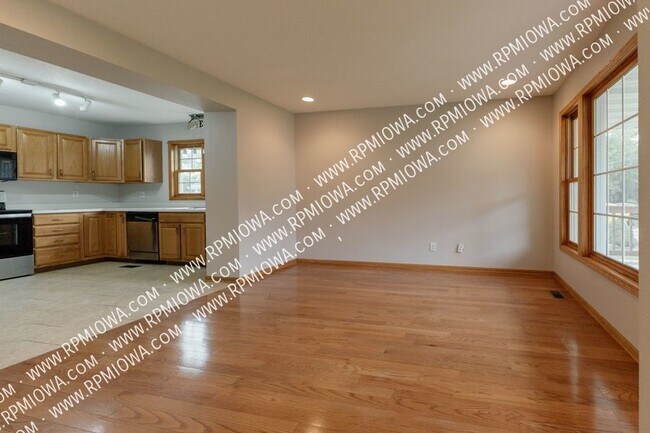 Photo - CLOSE TO RACCOON RIVER PARK!! 3 Bed, 2 Bat...