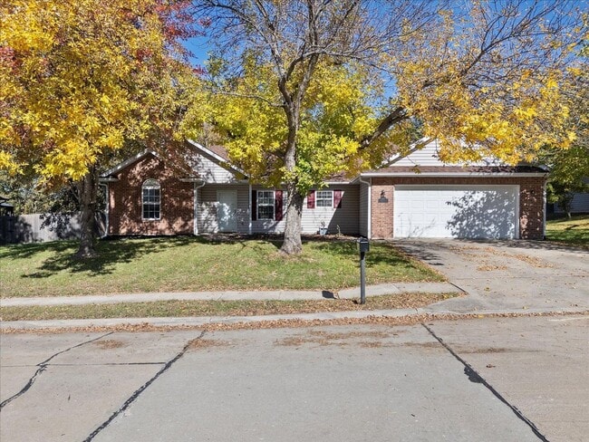 Building Photo - Single Family Home in Vanderveen - Available For Rent!