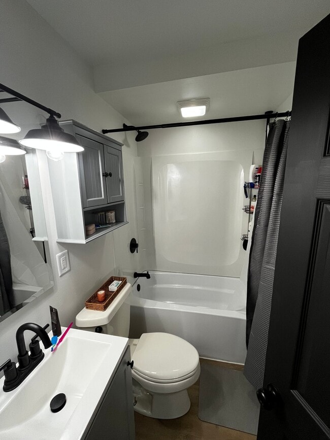 Photo - 2115 Wiemann St