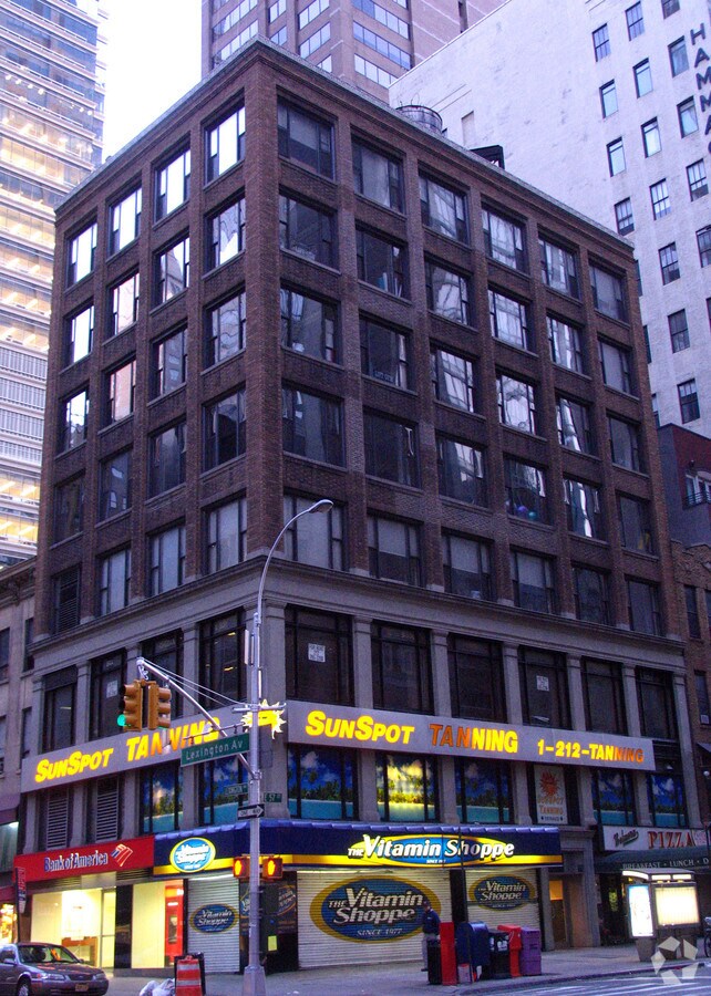 Photo - 143 E 57th St