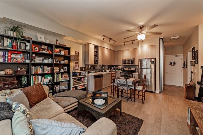 Photo - 3080-3080 Gladwin Rd