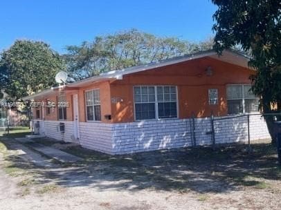 Building Photo - 2545 York St Unit A