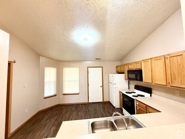 Building Photo - 3319-3321 Hopkins Dr Unit 3319 Hopkins Drive Rental